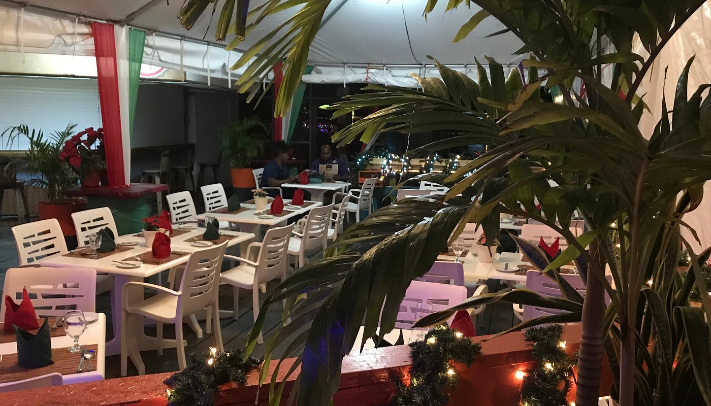 Ocean’s 11 meal and waterfront table